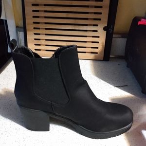 Dream Pairs Black Boots Women's size 10.5